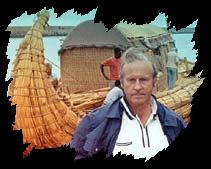 Thor Heyerdahl frente a su embarcaci�n: Kon-Tiki-Wiracocha